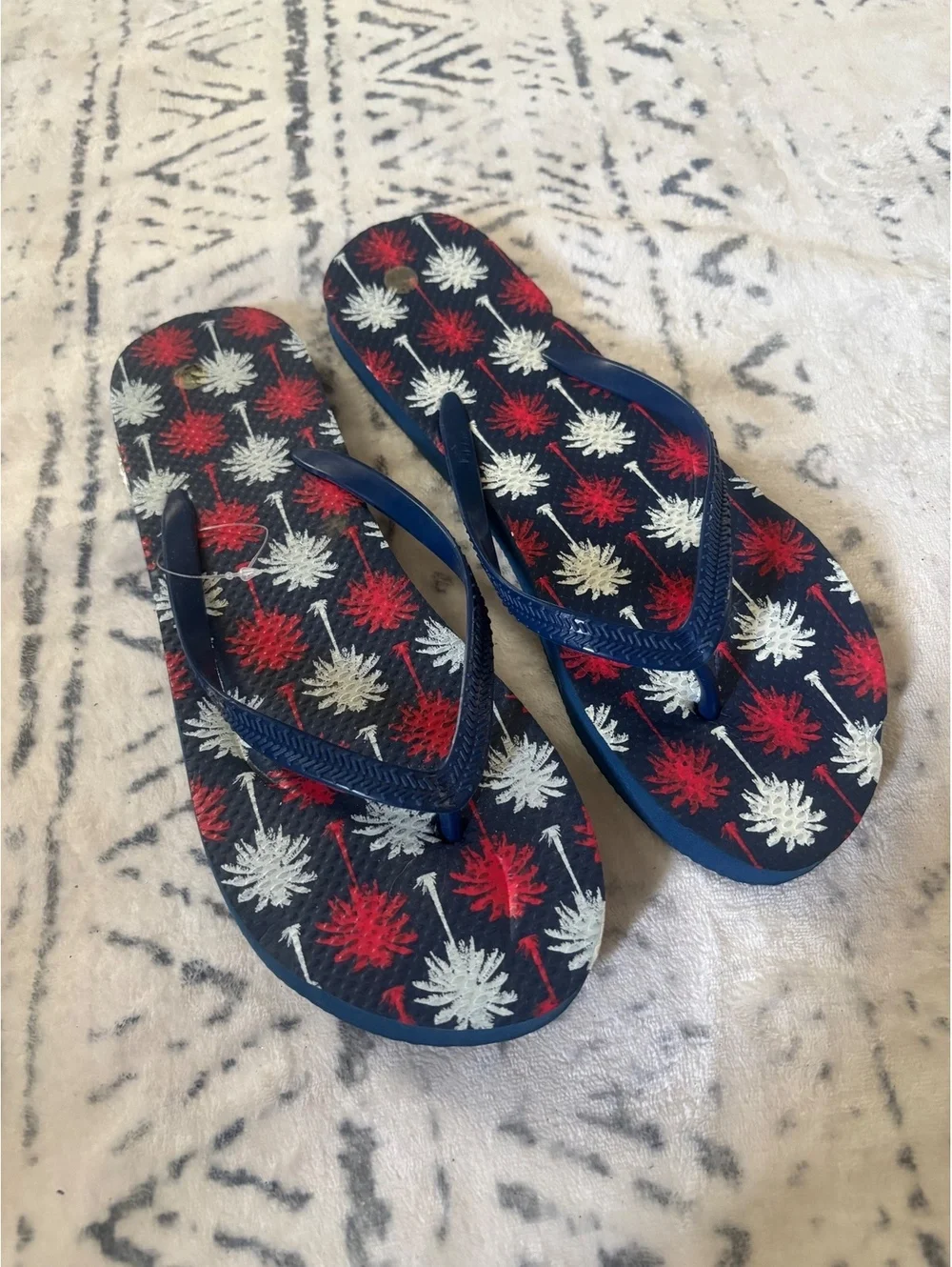 Havaianas Flip Flops with Red and White Star Pattern on Navy Blue